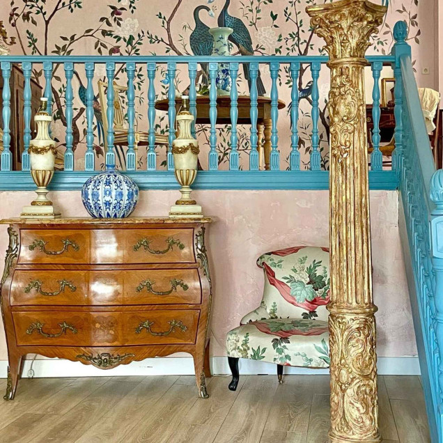 Tapet elegant cu motive florale și păsări