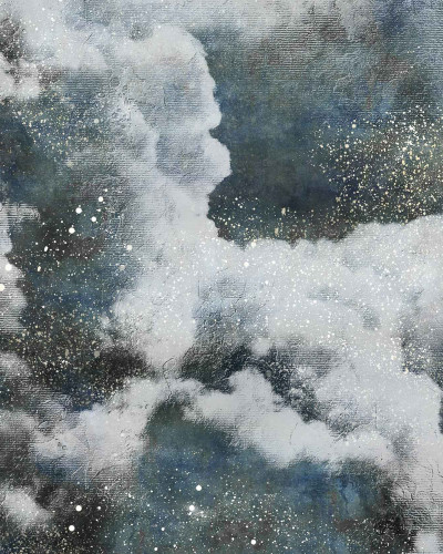 Tapet lavabil Clouds, Night, Coordonne cu un design abstract de nori albi pe un fundal albastru-închis, perfect pentru dormitor.