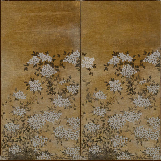 Tapet floral cu textură de iută, ideal pentru decorul interior elegant