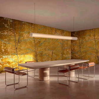 Tapet cu model de copaci aurii într-o sufragerie elegantă