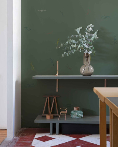 Tapet verde-maslin cu linii fine, pastelate, inspirate din alge