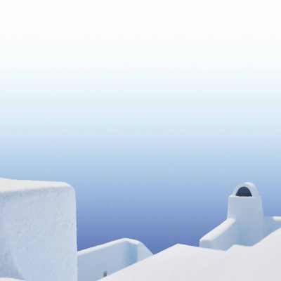 Tapet lavabil cu design minimalist, inspirat de arhitectura grecească, cu o casă albă și vedere la mare.