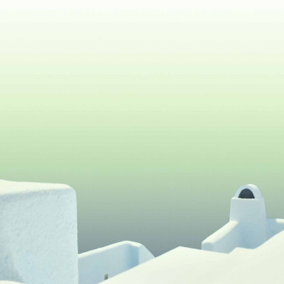 Tapet lavabil Formentor Verde cu design minimalist, ce reproduce o casă albă pe un fundal verde.