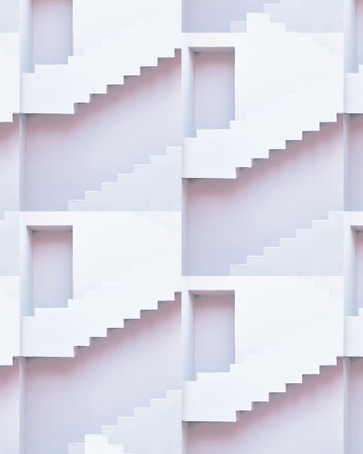 Tapet cu design modern, abstract, cu scări și deschideri de ușă. Culoare ivory.