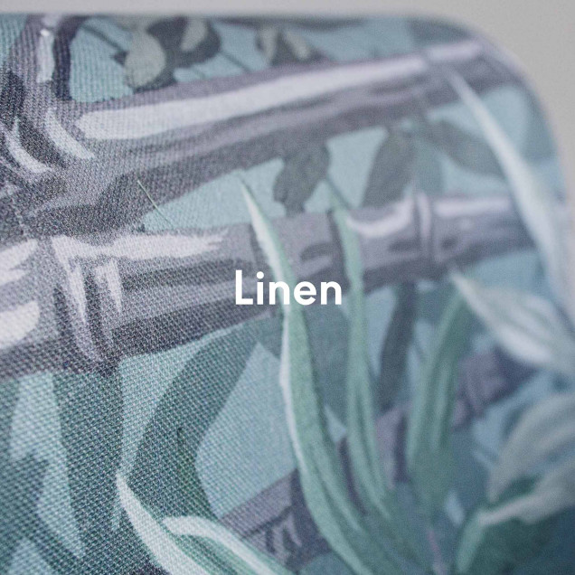 Tapet cu design floral în baie