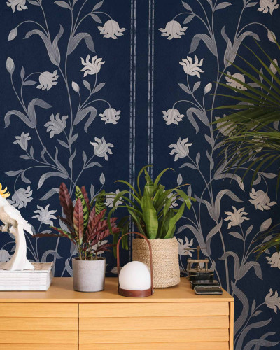 Tapet floral bleumarin cu design stilizat