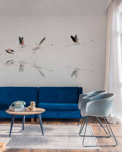 Tapet cu flamingo in zbor intr-un living modern