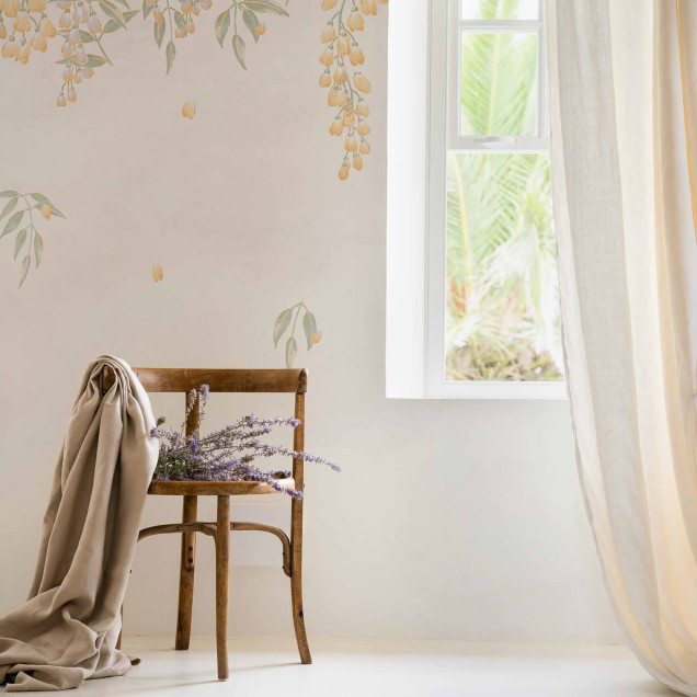 Tapet floral cu design delicat în living