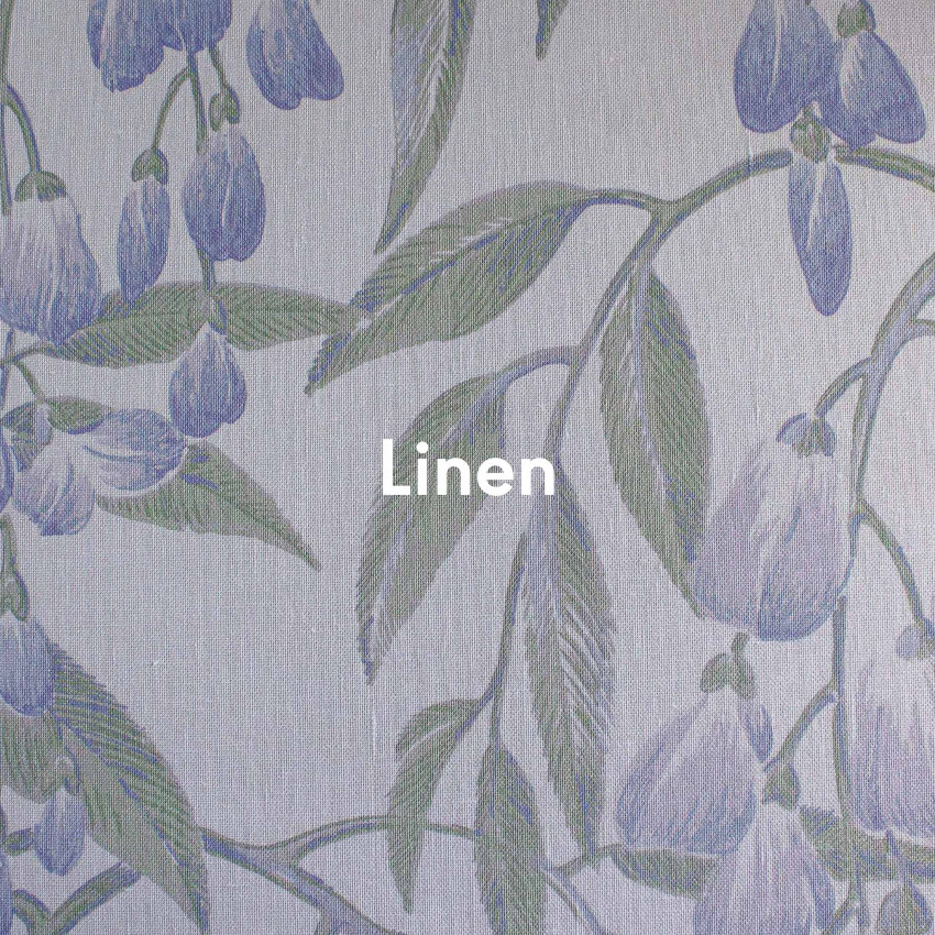 Tapet floral cu design delicat în living