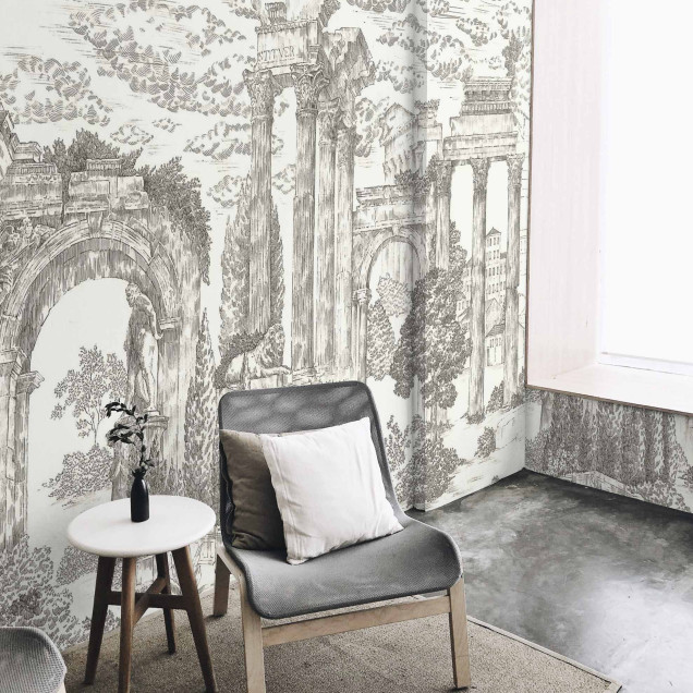 Tapet cu design 'Ruins' într-un interior cu scări