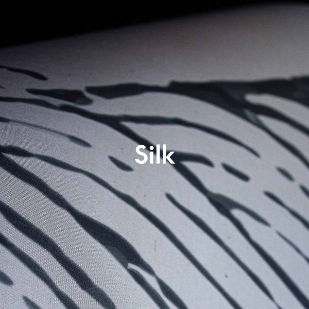 Tapet cu design valuri negre