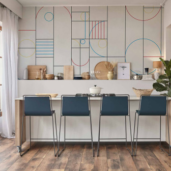 Tapet cu design geometric în bucătărie modernă