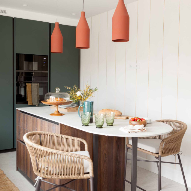 Tapet cu design modern într-un dormitor elegant