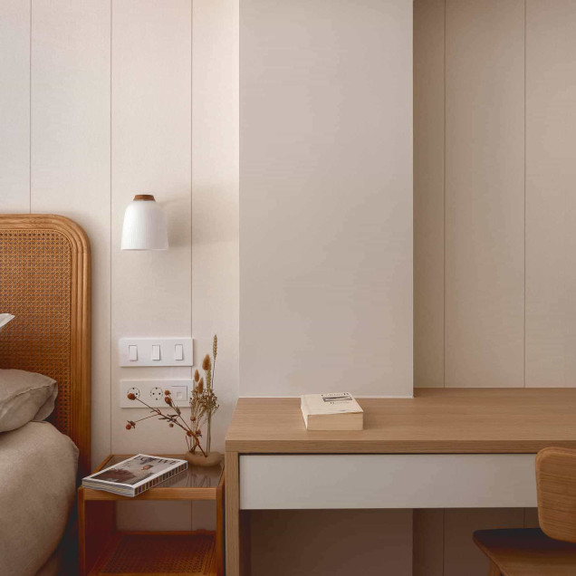 Tapet cu design modern într-un dormitor elegant