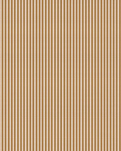 Tapet Stripe 0.7, Curry, Coordonne, cu dungi subtile, aplicat pe un perete din dormitor.