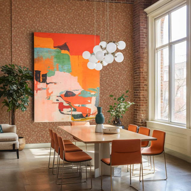 Tapet floral roz într-un living modern