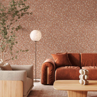 Tapet floral roz într-un living modern