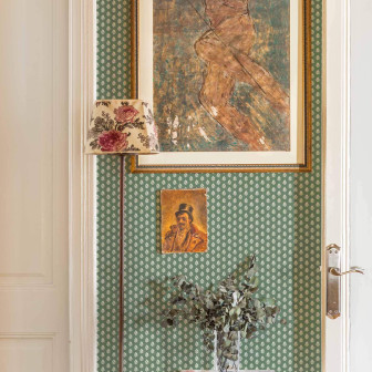 Tapet verde smarald cu model delicat în interior decorat