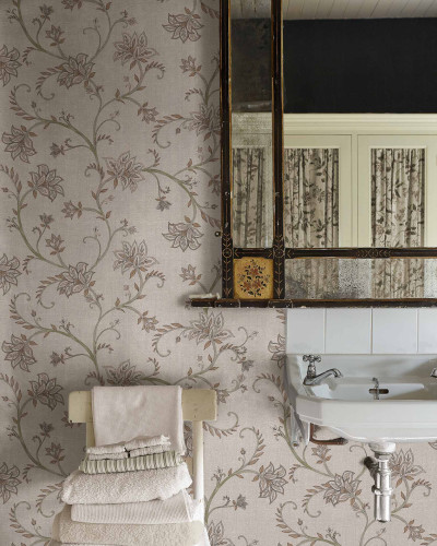 Tapet floral ecru cu accente delicate