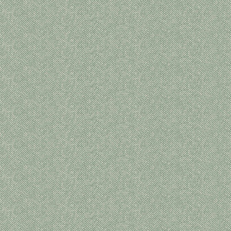 Tapet verde cu model subtil în zig-zag într-o cameră decorată cu șemineu și obiecte decorative vintage.