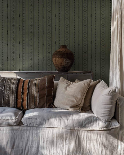 Tapet lavabil cu design geometric, nuanță de verde închis, inspirat de inscripții Tifinagh
