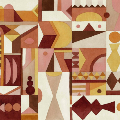 Tapet lavabil cu design geometric abstract în nuanțe calde de roz, bej, maro și galben, pe un perete din camera de zi.