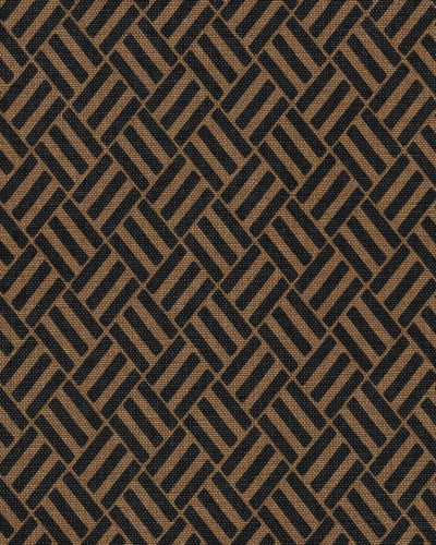 Tapet lavabil Crosshatch, Slate, cu un model geometric in nuante de negru si auriu, aplicat pe un perete intr-o camera de dining moderna.