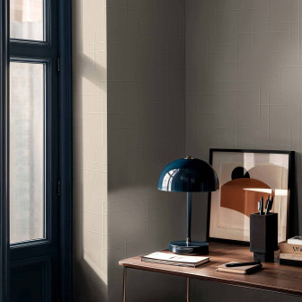 Tapet cu aspect de piatră naturală într-un interior elegant