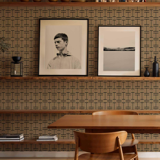 Tapet cu model geometric discret într-un living modern