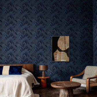 Tapet geometric ultramarin într-un dormitor modern