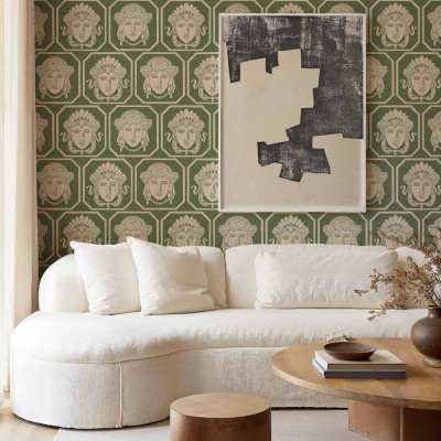 Tapet verde cu model de figuri stilizate într-un living modern