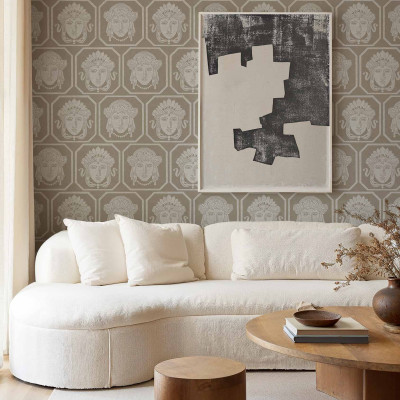 Tapet bej cu design clasic într-un interior elegant