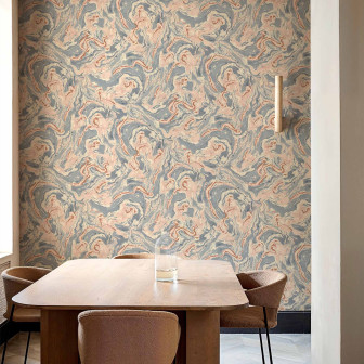 Tapet marmorat aqua pentru design interior Tapet cu aspect marmorat in nuante de aqua, intr-o sala de mese.