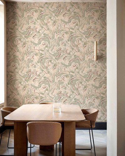 Tapet cu design marmorat în tonuri de matcha într-o sufragerie modernă