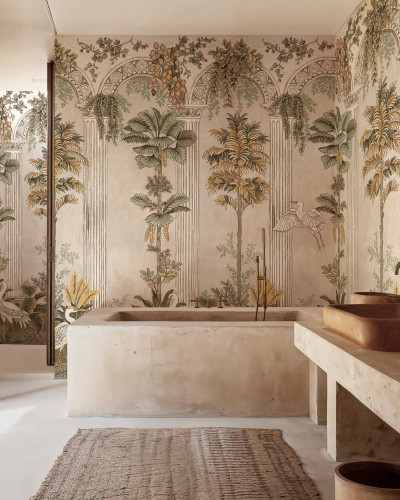 Tapet cu design exotic și coloane arhitecturale într-o baie modernă