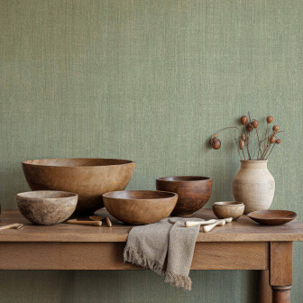 Tapet texturat verde in decor rustic