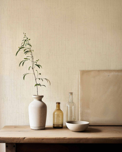 Tapet bej cu textură fină, ideal pentru un design interior elegant