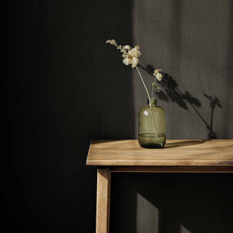 Tapet negru cu textură fină, decor interior elegant
