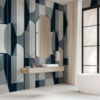 Tapet geometric in nuante de gri si argintiu, ideal pentru baie