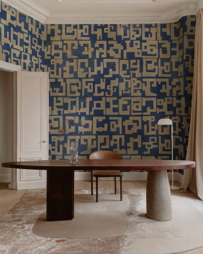 Tapet cu design grafic argintiu și albastru