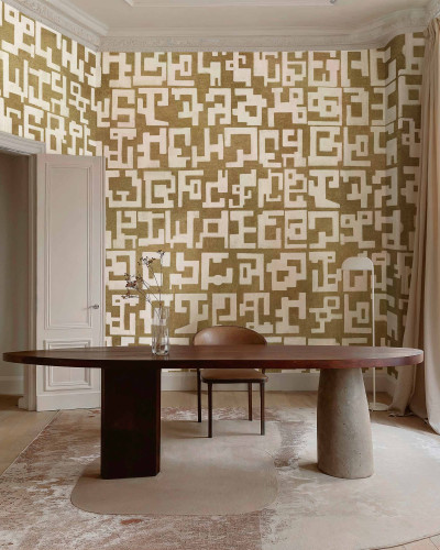 Tapet cu design abstract auriu într-un interior modern