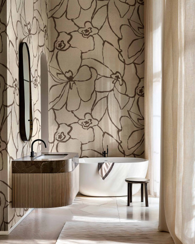 Tapet floral elegant în baie
