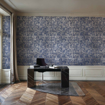 Tapet cu model abstract argintiu și albastru într-un interior elegant
