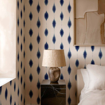 Tapet cu model indigo în decor de dormitor