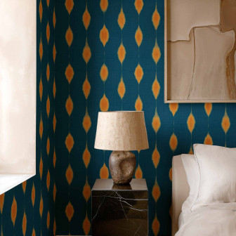 Tapet cu model geometric distinctiv, ideal pentru un design interior modern și elegant.