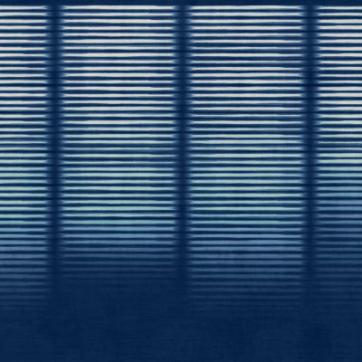 Tapet cu design liniar indigo într-un living modern