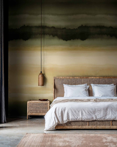 Tapet cu design abstract peisaj natural, culori verde și galben, într-un dormitor