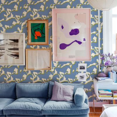 Tapet albastru cu design modern de cai, ideal pentru decorarea interioară