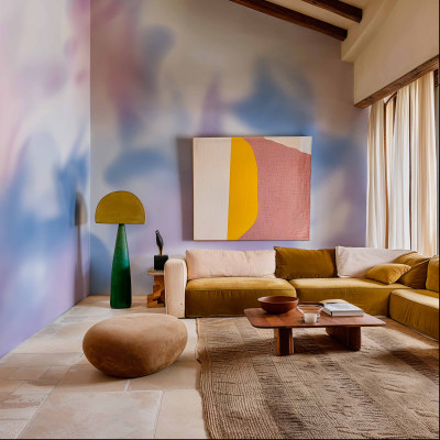 Tapet abstract albastru și mov într-un living modern