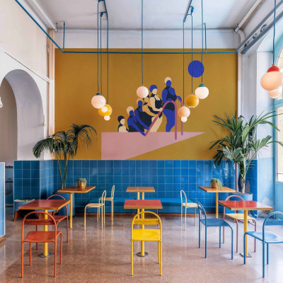 Tapet și fototapet cu design artistic vibrant într-un restaurant